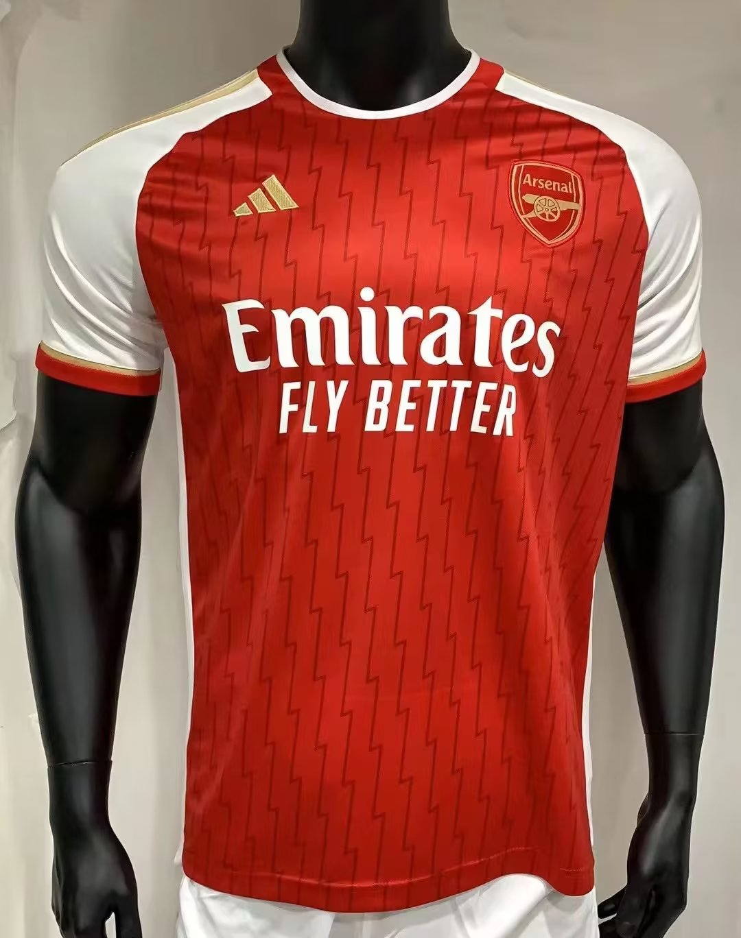 Nouveaux (et beaux) maillots foot Arsenal 2023/2024 avec Adidas