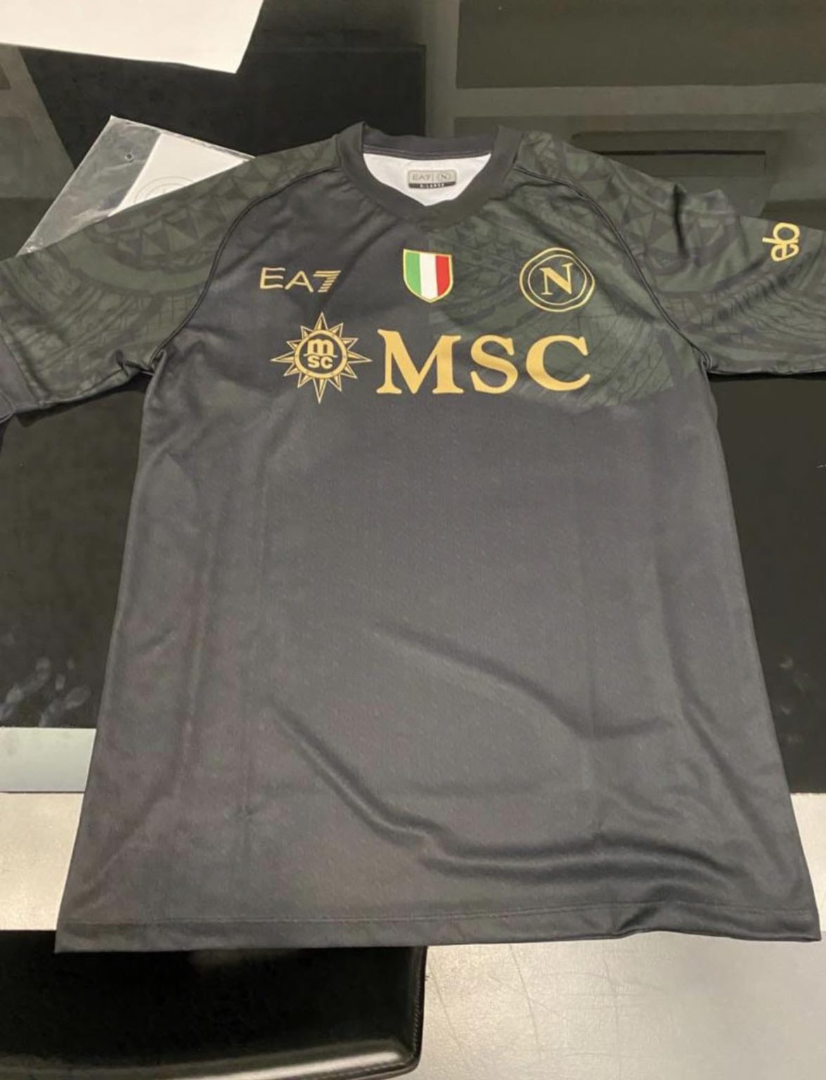 Les nouveau maillots de Naples 2024 par EA7 Maillots Foot Actu